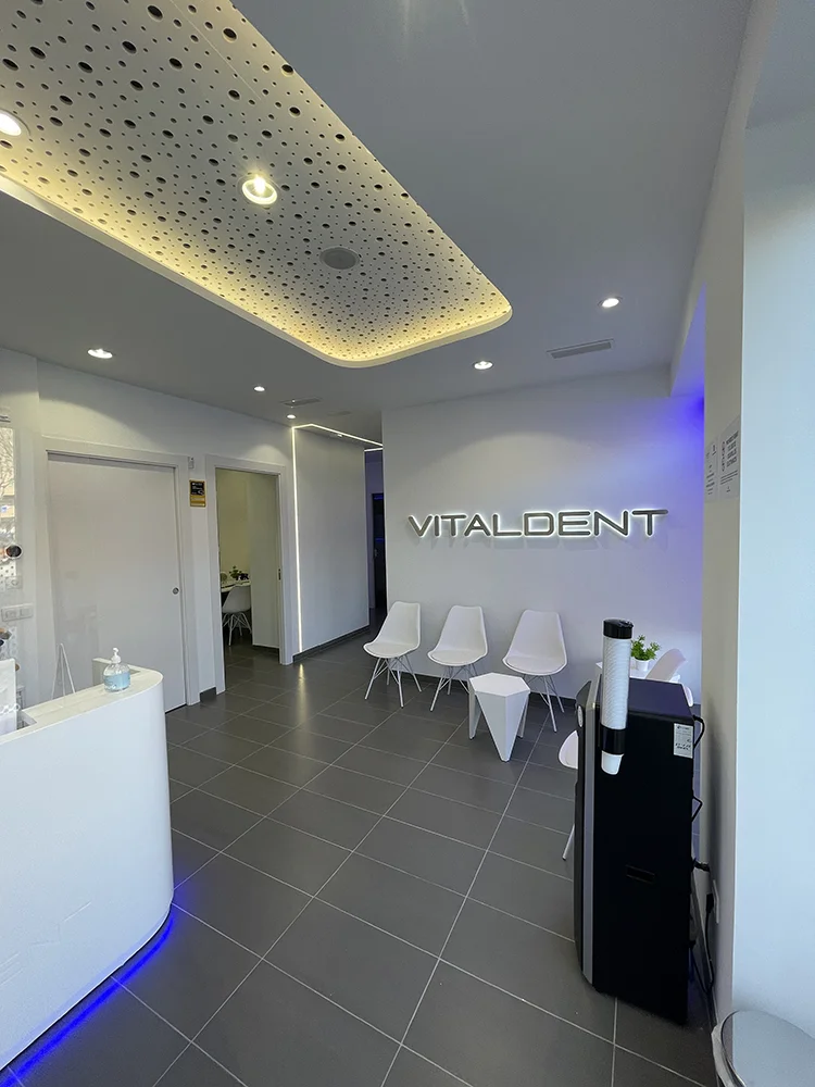 024 obras proyectos franquicias vitaldent gesforma reformas franquicias wearepleh- Iluminación en locales comerciales: cómo influye en la compra del cliente